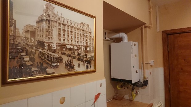 Cocina estudio Amzei centro historico Bucarest alquiler corto plazo